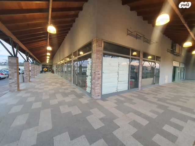 חנויות/ שטח מסחרי