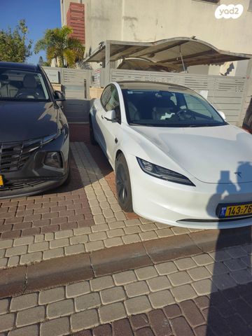 מודעת רכב טסלה מודל 3