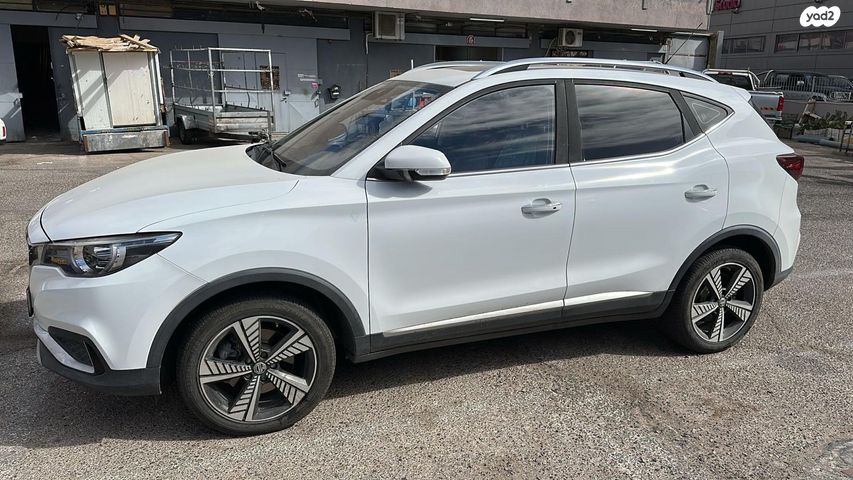 מודעת רכב אם ג'י ZS