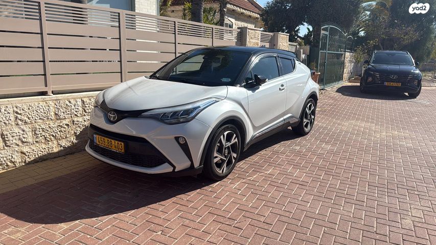 מודעת רכב טויוטה C-HR