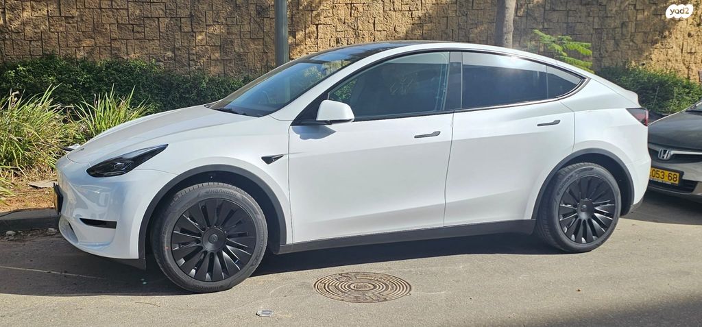 מודעת רכב טסלה מודל Y