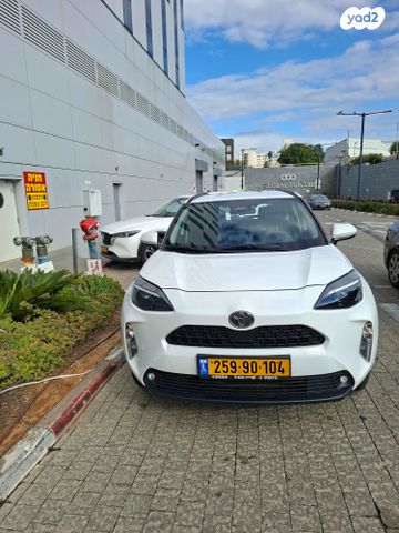 מודעת רכב טויוטה יאריס קרוס