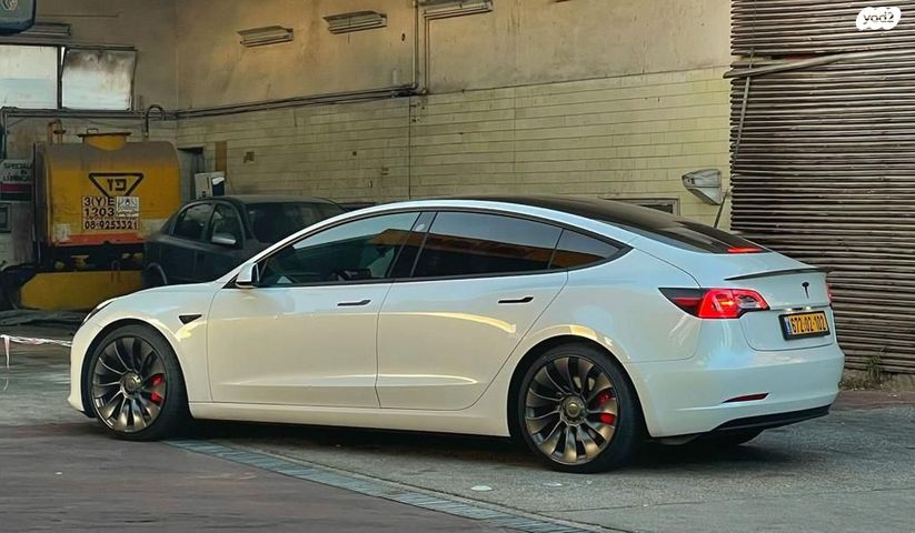 מודעת רכב טסלה מודל 3