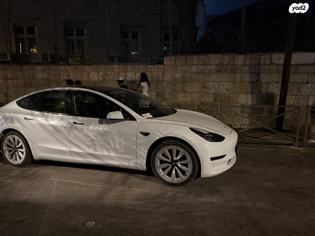 מודעת רכב טסלה מודל 3