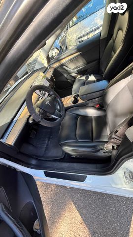 מודעת רכב טסלה מודל 3