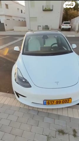 מודעת רכב טסלה מודל 3