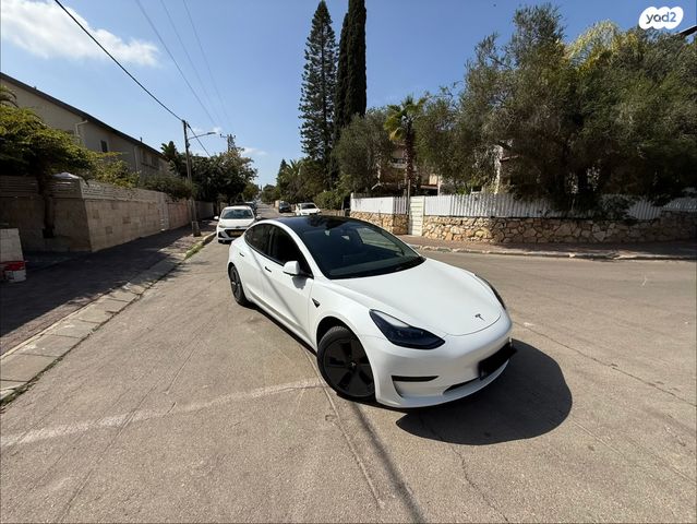 מודעת רכב טסלה מודל 3