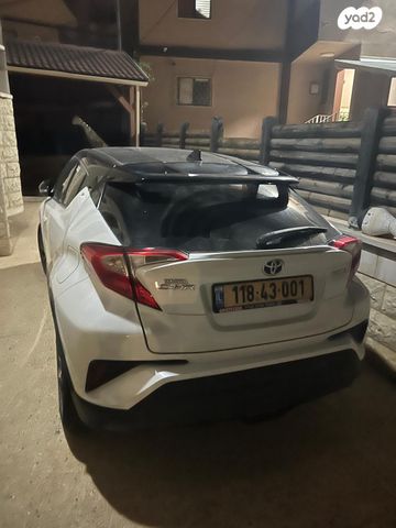 מודעת רכב טויוטה C-HR