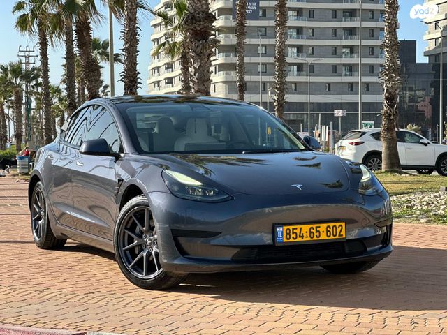 מודעת רכב טסלה מודל 3