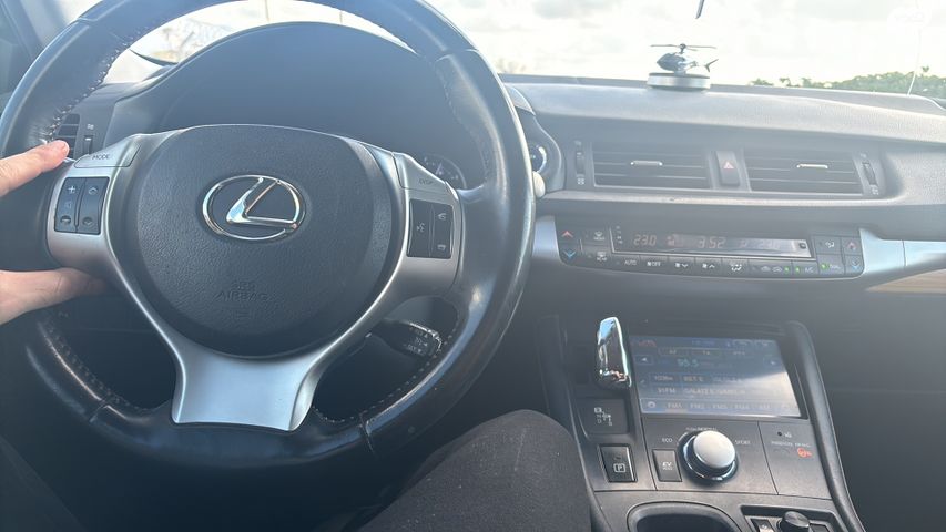 מודעת רכב לקסוס CT