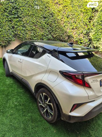 מודעת רכב טויוטה C-HR