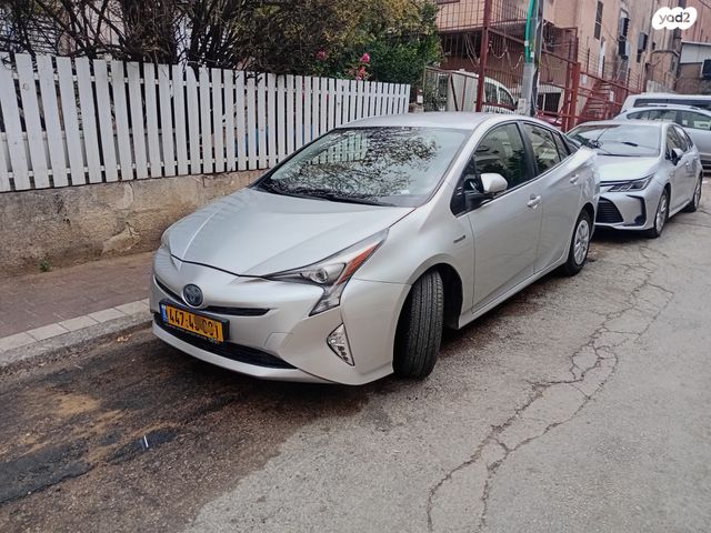 מודעת רכב טויוטה פריוס