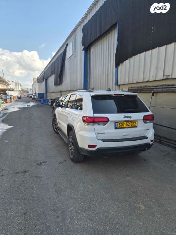 מודעת רכב ג'יפ גרנד צ'ירוקי