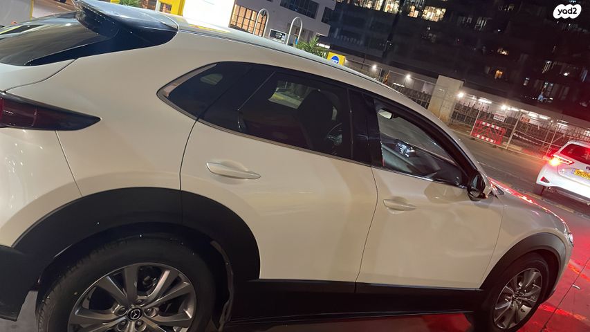 מודעת רכב מאזדה CX-30