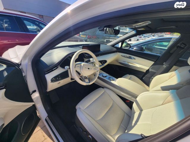 מודעת רכב ג'נסיס GV70