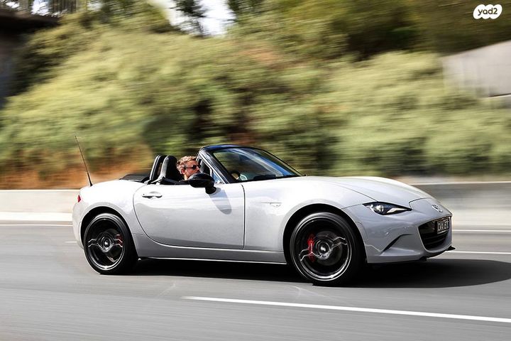 מודעת רכב מאזדה MX-5