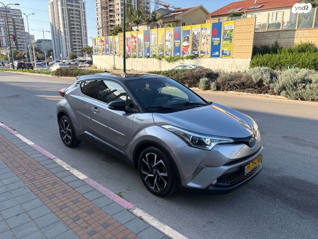 מודעת רכב טויוטה C-HR