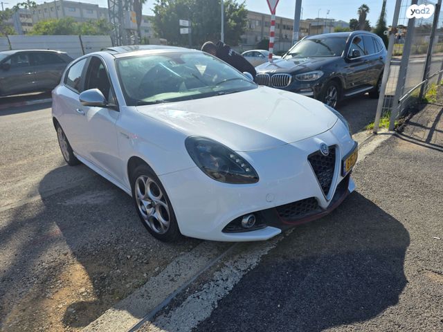 מודעת רכב אלפא רומיאו ג'ולייטה