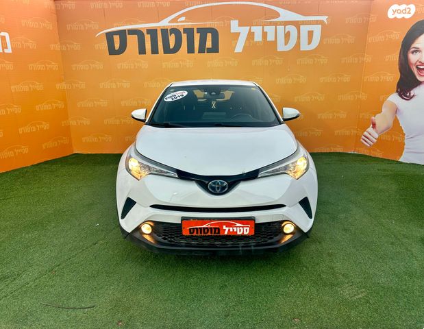 מודעת רכב טויוטה C-HR