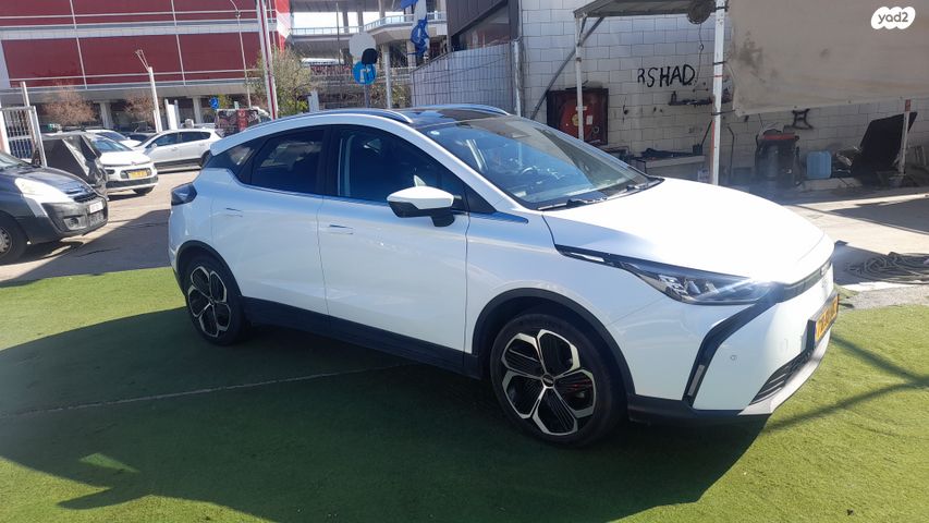 מודעת רכב ג׳ילי Geometry C