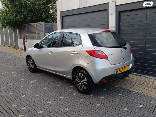 מודעת רכב מאזדה 2