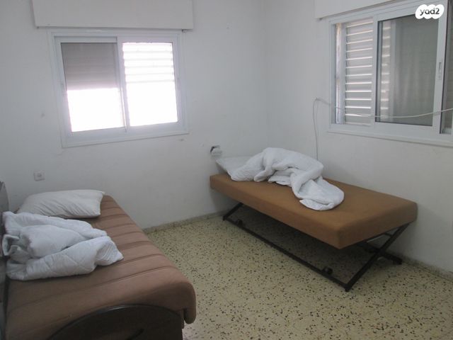 טבור הארץ 17