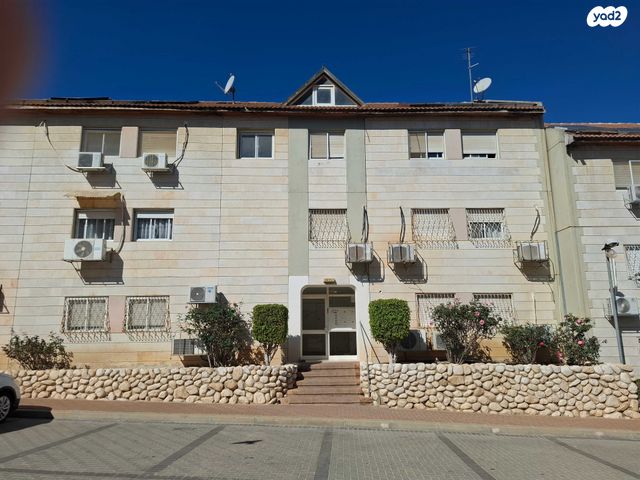 נחום גוטמן 30