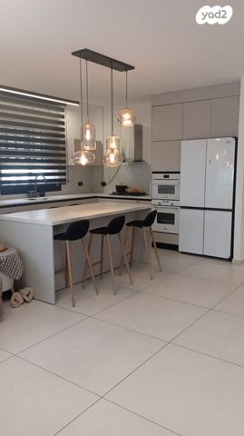 לובה אליאב 1