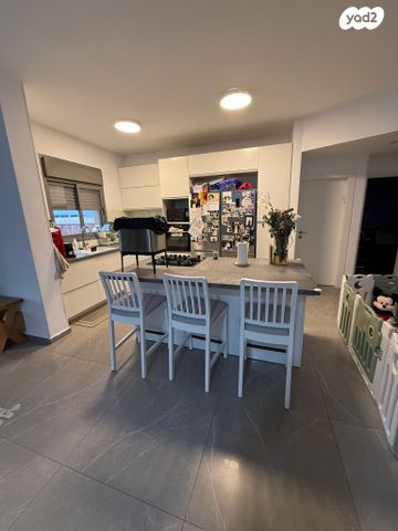 יוסף בורג 25