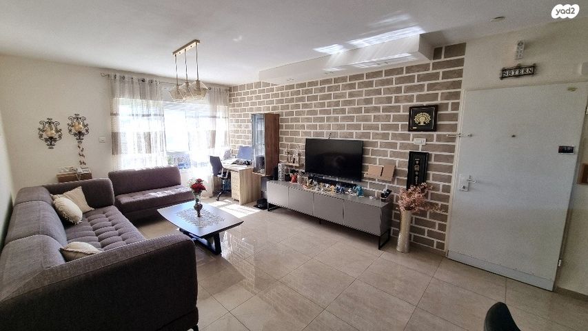 גבעת אלונים