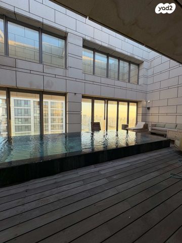 ניסים אלוני 