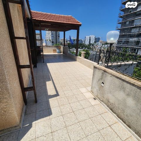 גג/ פנטהאוז, לב העיר, בת ים