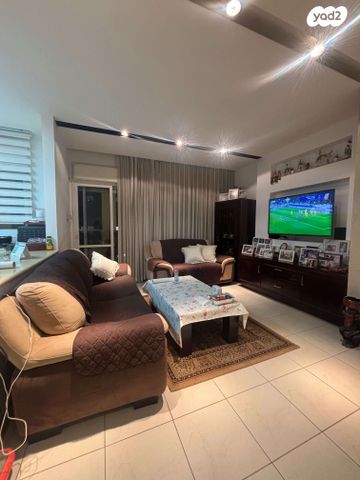 דירה, נעורים, ראשון לציון