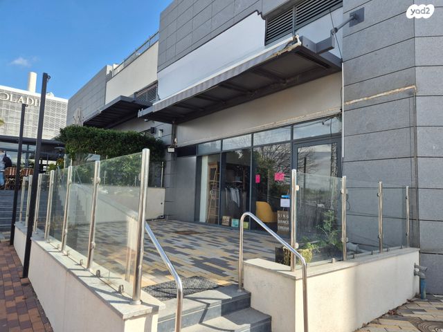 חנויות/ שטח מסחרי