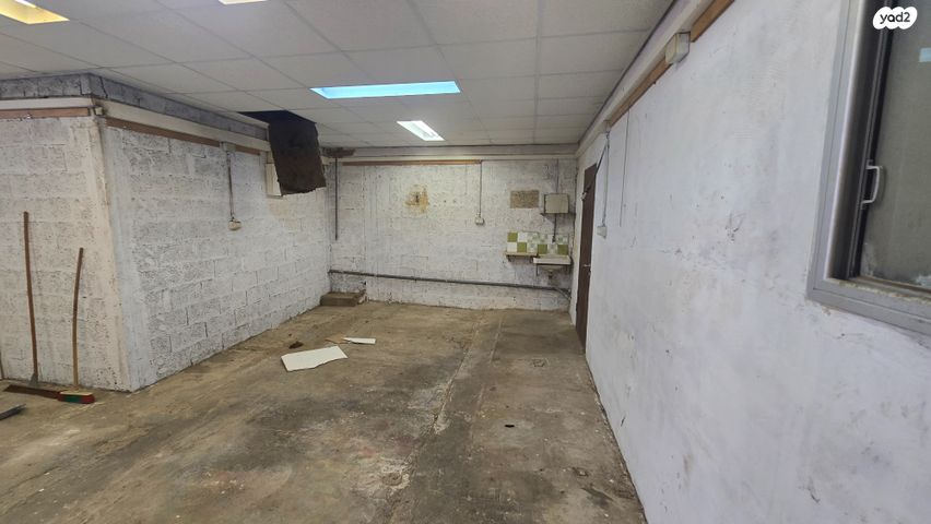 חנויות/ שטח מסחרי