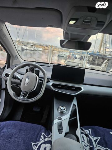 מודעת רכב ג׳ילי Geometry C