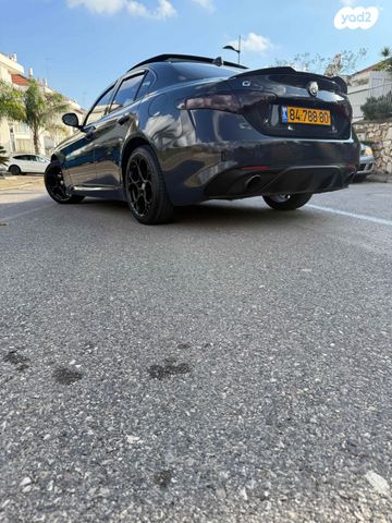 מודעת רכב אלפא רומיאו ג'וליה