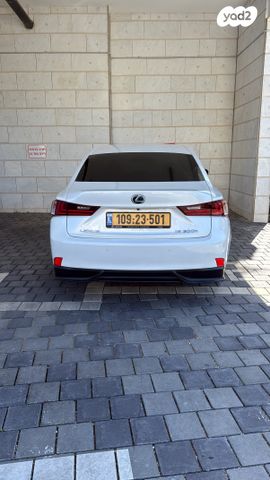 מודעת רכב לקסוס IS