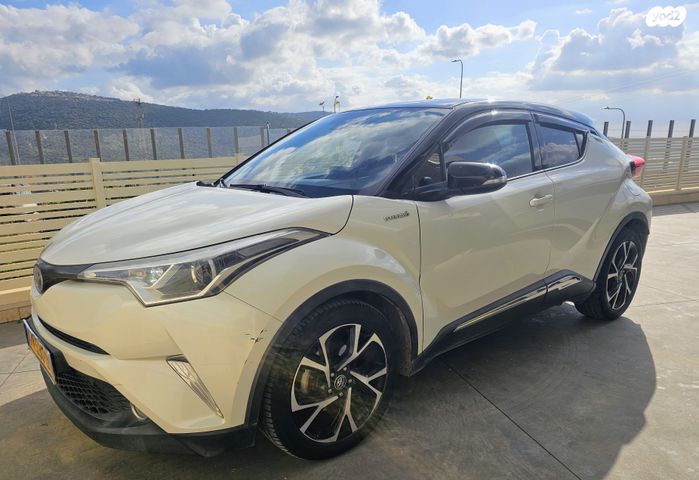 מודעת רכב טויוטה C-HR