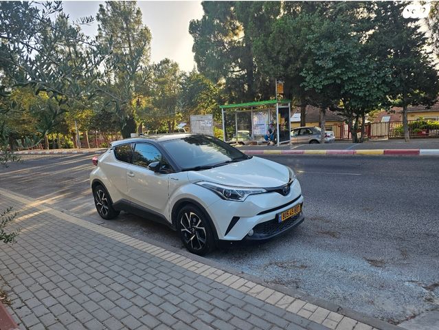 מודעת רכב טויוטה C-HR