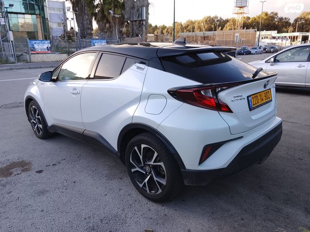 מודעת רכב טויוטה C-HR