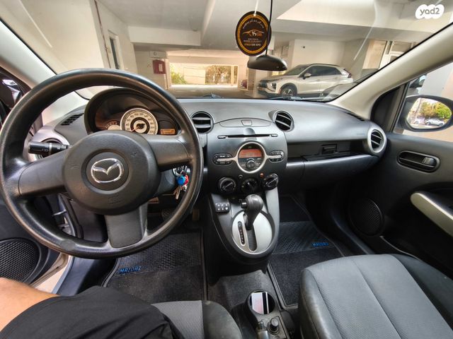 מודעת רכב מאזדה 2