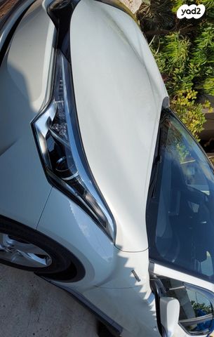 מודעת רכב טויוטה C-HR