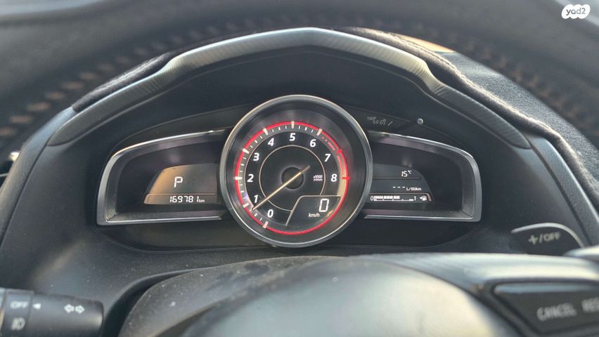 מודעת רכב מאזדה 3