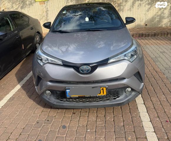 מודעת רכב טויוטה C-HR