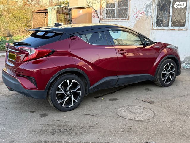 מודעת רכב טויוטה C-HR