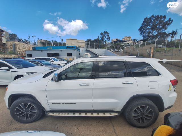 מודעת רכב ג'יפ גרנד צ'ירוקי