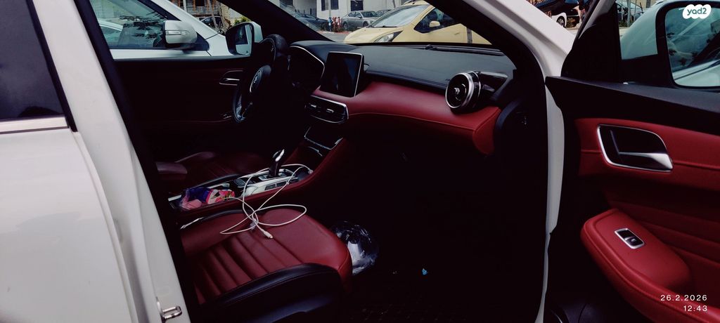 מודעת רכב אם ג'י EHS PHEV