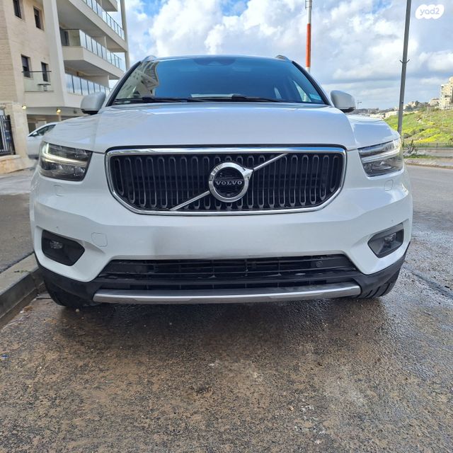 מודעת רכב וולוו XC40