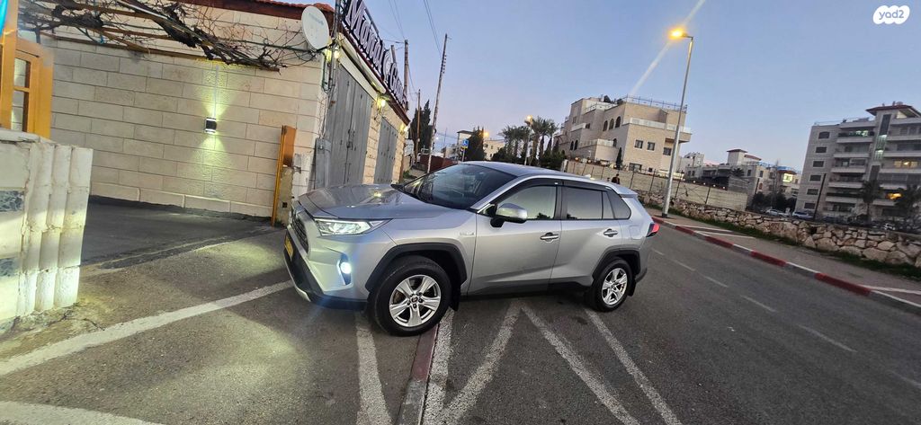 מודעת רכב טויוטה RAV4